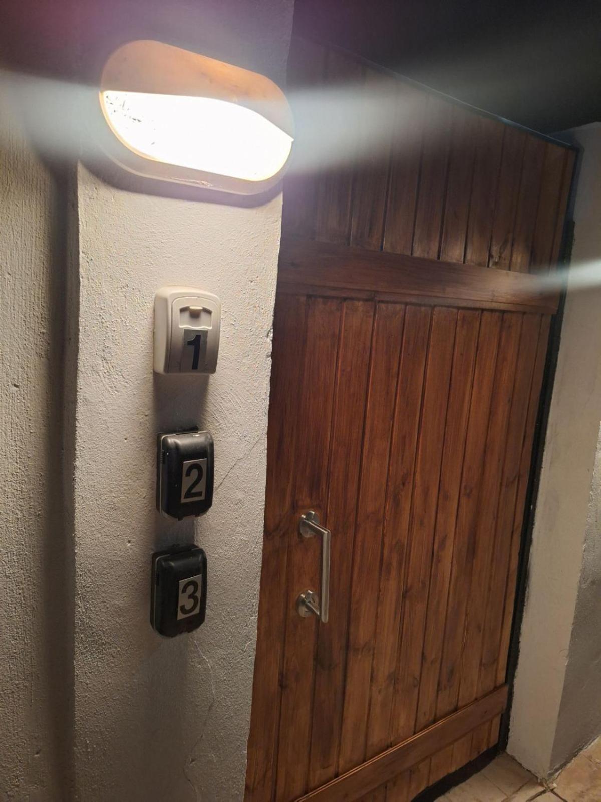 דירות ראפינה Johnson House מראה חיצוני תמונה